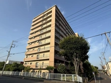 【埼玉県/川口市南鳩ヶ谷】フォルスコートグランマークス 外観：総戸数207戸。2001年築。