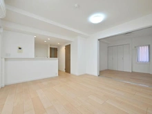 【埼玉県/川口市幸町】ライオンズシティ川口 リビング・ダイニング：（右）洋室