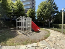 【埼玉県/川口市川口】リビオタワー川口ミドリノ 敷地内：お子様向けの遊具もございます。