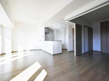 【埼玉県/川口市元郷】シュロス川口元郷リバーテラス リビング・ダイニング：（右）洋室