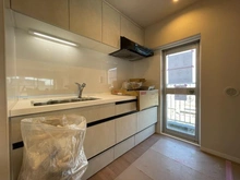 【埼玉県/越谷市大字大房】シャルム北越谷 B棟 キッチン：※室内リフォーム中です。