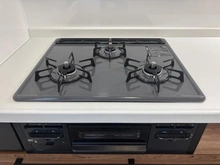 【神奈川県/川崎市高津区下作延】バースシティ溝の口プレミール キッチン：三口コンロ