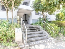 【神奈川県/横浜市青葉区鴨志田町】グリーンヒル鴨志田西団地 10号棟 エントランス