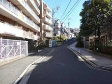 【神奈川県/横浜市保土ケ谷区岡沢町】グランシティ三ツ沢公園 前面道路