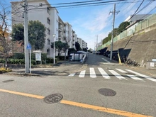 【神奈川県/川崎市宮前区平】向ケ丘遊園センチュリータウン 12号館 前面道路