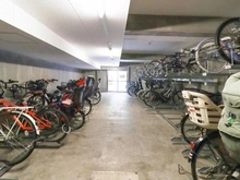 【東京都/多摩市諏訪】 プレシス多摩永山レヴィエ 駐輪場