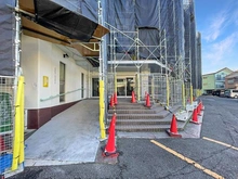 【神奈川県/横浜市港北区篠原北】ニュー菊名ハイツ エントランス：大規模修繕工事中