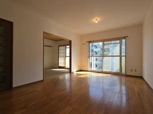 【神奈川県/横浜市青葉区奈良】ヴェルディール奈良 4号棟 リビング・ダイニング：左：和室