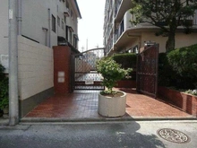 【神奈川県/川崎市高津区下野毛】ハイラーク武蔵小杉 アプローチ