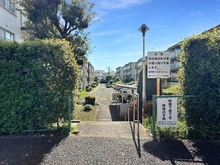 【神奈川県/横浜市旭区東希望が丘】希望ヶ丘グリーンハイツ 1号棟 敷地内