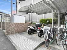 【神奈川県/川崎市高津区下作延】 イトーピア梶ヶ谷パークサイド バイク置場