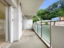 【神奈川県/横浜市鶴見区梶山】リステージ三ッ池公園 バルコニー
