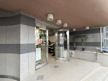 【東京都/国立市富士見台】日商岩井国立マンション エントランス：大規模修繕工事実施中