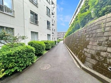【神奈川県/川崎市宮前区土橋】東急ドエル宮前平ビレジ B棟 前面道路