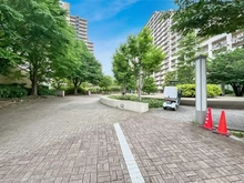 【神奈川県/川崎市高津区久地】溝の口ガーデンアクアス アクアウィングB棟 敷地内