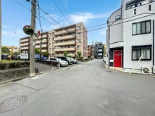 【神奈川県/川崎市宮前区神木本町】長尾住宅 8号棟 前面道路