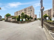 【神奈川県/川崎市宮前区神木本町】長尾住宅 8号棟 前面道路