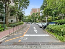 【神奈川県/横浜市旭区若葉台】横浜若葉台団地 4-8号棟 敷地内