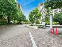 【神奈川県/川崎市高津区久地】溝の口ガーデンアクアス アクアウイングB棟 敷地内