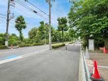 【神奈川県/川崎市高津区久地】溝の口ガーデンアクアス アクアウイングB棟 前面道路