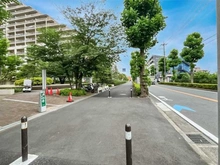 【神奈川県/川崎市高津区久地】溝の口ガーデンアクアス アクアウイングB棟 前面道路