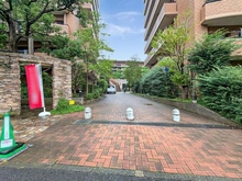 【神奈川県/横浜市都筑区茅ケ崎東】港北ニュータウンイオ 6番館 敷地内