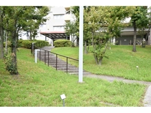 【東京都/稲城市長峰】長峰杜の三番街 第3号棟 アプローチ