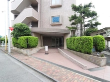 【東京都/稲城市押立】ルイシャトレ稲城多摩川 エントランス