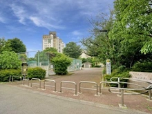 【東京都/新宿区百人町】クレアホームズ新宿百人町 区立百人町ふれあい公園（現地より約200m）