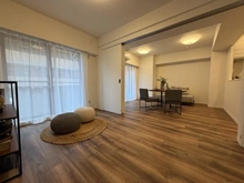 【東京都/新宿区西落合】サントーア哲学堂公園 洋室：手前：洋室
奥：LDK