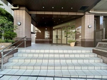 【東京都/新宿区新宿】クリオ新宿戸山壱番館 アプローチ