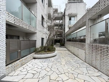 【東京都/新宿区北新宿】ロイヤルシーズン新宿柏木 敷地内