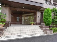 【東京都/新宿区新宿】クリオ新宿戸山壱番館 アプローチ