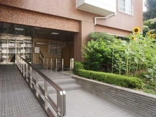 【東京都/新宿区弁天町】クレセントマンション アプローチ