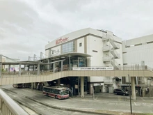 【東京都/三鷹市下連雀】ブリリア三鷹 JR中央線 総武線「三鷹」駅南口（現地より約180m）：三鷹駅の改札がある2階とペストリアンデッキを通じて直結。