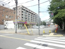 【東京都/武蔵野市吉祥寺北町】パークホームズ吉祥寺北町 ミニストップ武蔵野緑町店（現地より約120m）