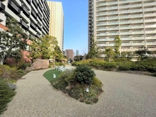 【大阪府/大阪市福島区鷺洲】リバーガーデン福島木漏れ日の丘 AB棟 敷地内