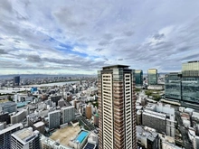 【大阪府/大阪市北区大淀南】グランドメゾン新梅田タワー　THE　CLUB RESIDENCE 眺望：グラングリーンをはじめとする「うめきたエリア」を見ることが出来ます。