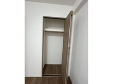【大阪府/大阪市都島区内代町】ヴィルヌーブ野江内代 収納：約5.5帖の洋室