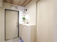 【大阪府/大阪市西成区岸里東】岸里コーポ 壱号館 玄関：【家具調度品は価格に含まれません】