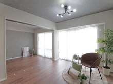 【大阪府/大阪市鶴見区諸口】コスモ鶴見緑地 リビング・ダイニング：【家具調度品は価格に含まれません】