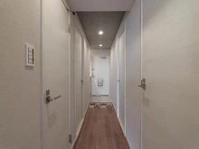 【大阪府/大阪市鶴見区諸口】コスモ鶴見緑地 玄関：【家具調度品は価格に含まれません】