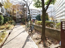 【大阪府/大阪市都島区友渕町】リバーサイドともぶち第1 14号棟 アプローチ