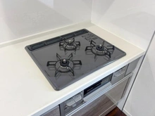 【大阪府/大阪市鶴見区鶴見】ディークラディア鶴見アクロスタワー キッチン：3口ガスコンロ