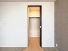 【大阪府/大阪市中央区安土町】シティタワー大阪本町 洋室：約6帖