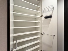 【大阪府/大阪市中央区安土町】シティタワー大阪本町 収納：下足入