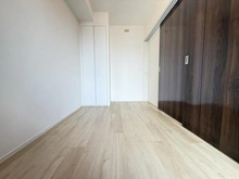 【大阪府/大阪市北区野崎町】シティタワー東梅田パークフロント 洋室：リビング横の洋室（約5.0帖）