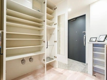 【大阪府/大阪市中央区南船場】プレミスト南船場 収納：玄関収納