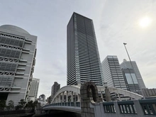 【大阪府/大阪市北区中之島】ザ・パークハウス中之島タワー 外観：写真中央