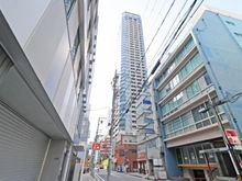 【大阪府/大阪市中央区南本町】ブランズタワー大阪本町 外観：写真中央のマンション